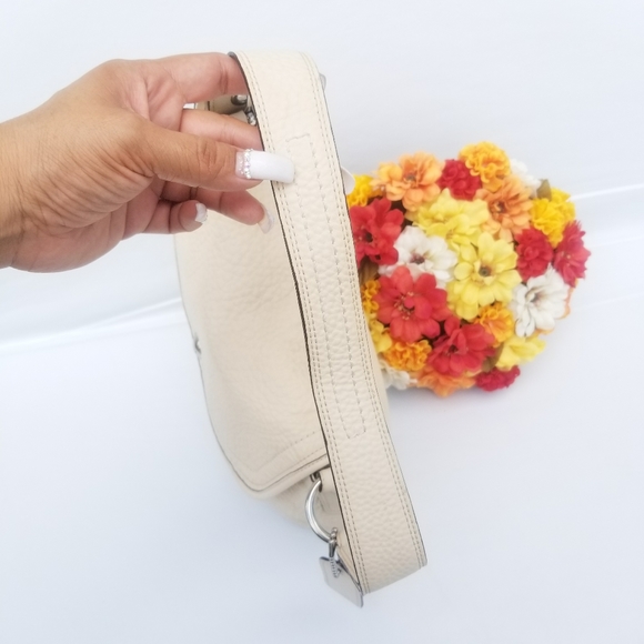 No longer available- COACH HANDBAG CREAM COLOR - Picture 7 of 16